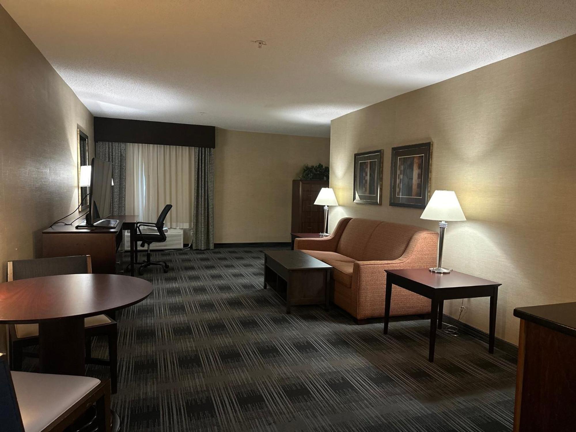 Holiday Inn Express And Suites Meriden By Ihg Exterior photo